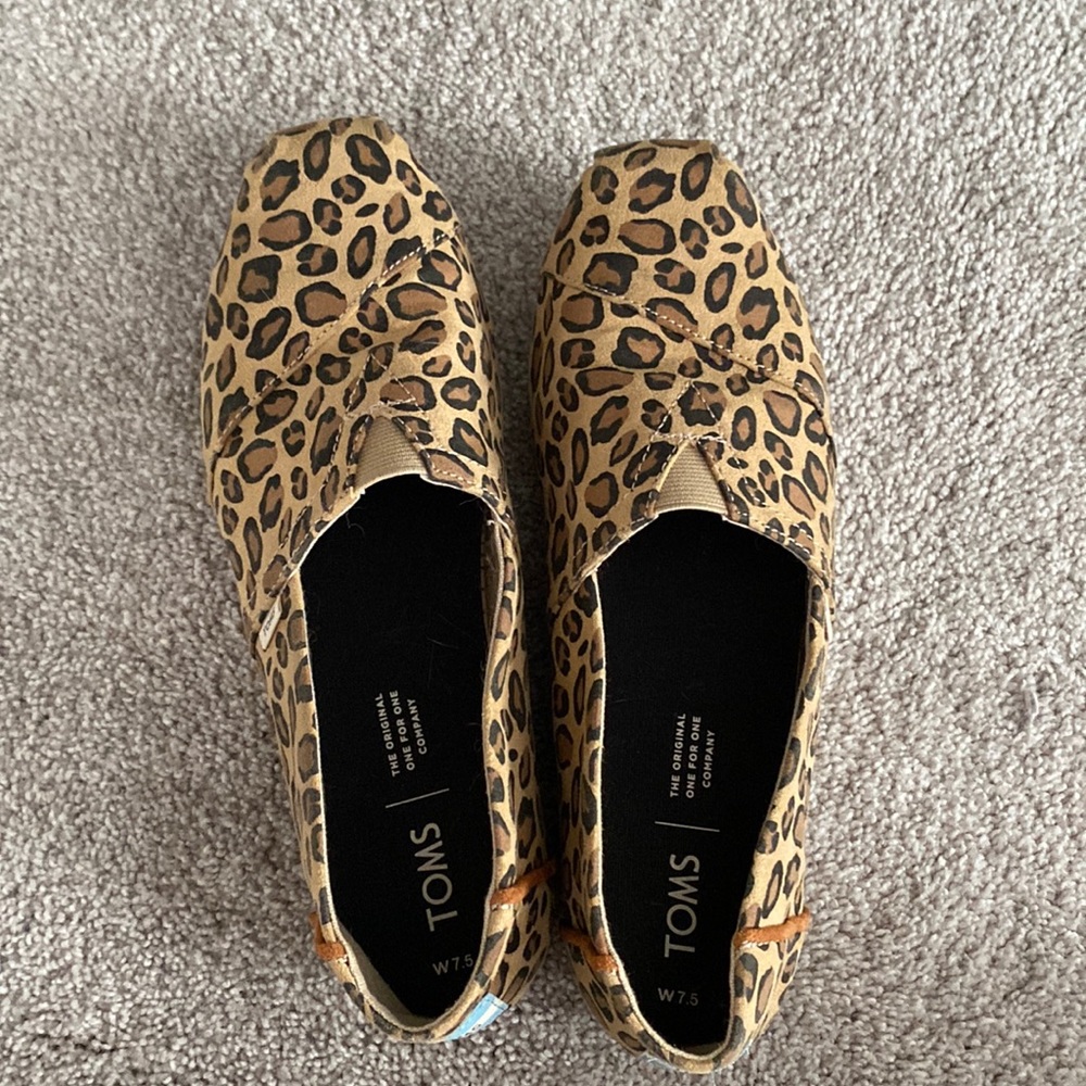 TOMS 7.5 animal print gently used